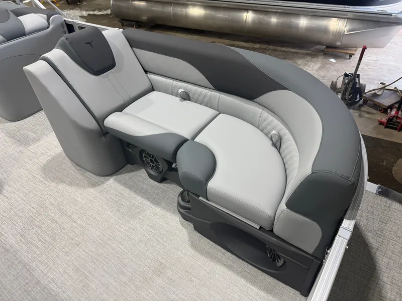 Slide: The Image of Tahoe LTZ 2385 Swingback (VRB) & Honda 4-Stroke EFI 2026 - 8