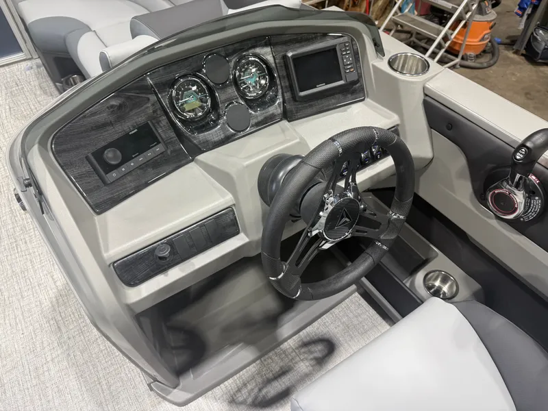 Slide: The Image of Tahoe LTZ 2385 VRB Swingback 2026 - 11