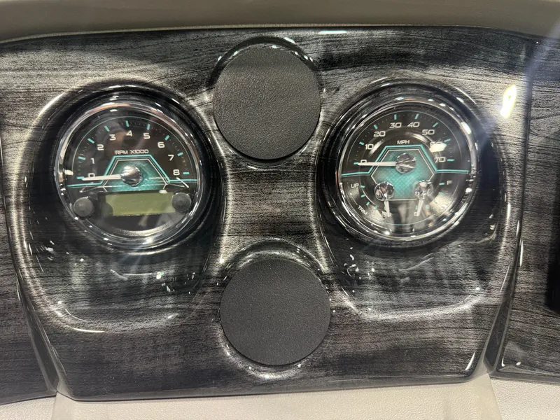 Slide: The Image of Tahoe LTZ 2385 VRB Swingback 2026 - 13