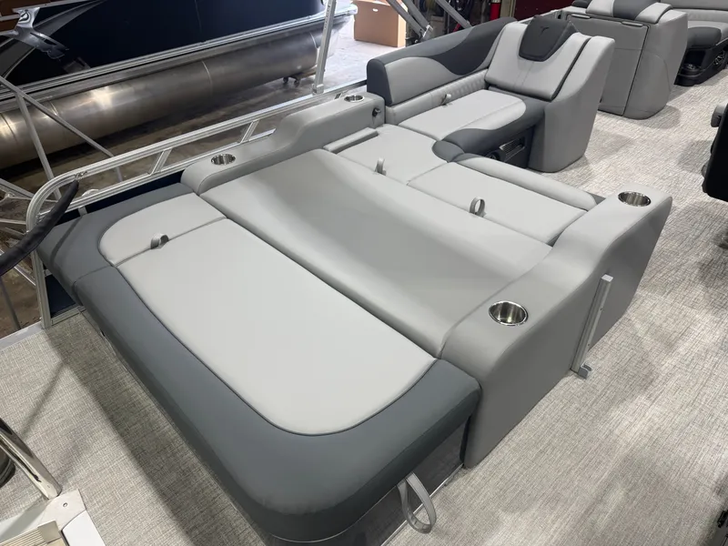 Slide: The Image of Tahoe LTZ 2385 VRB Swingback 2026 - 20