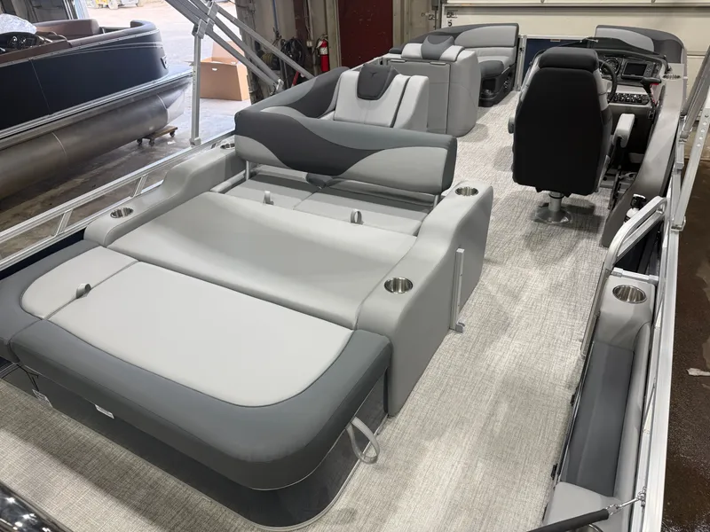 Slide: The Image of Tahoe LTZ 2385 VRB Swingback 2026 - 22