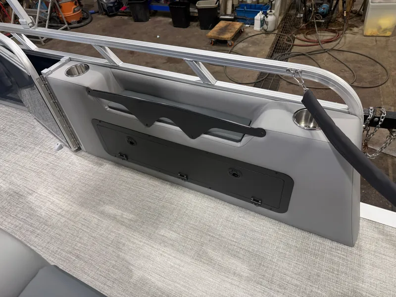 Slide: The Image of Tahoe LTZ 2385 VRB Swingback 2026 - 23