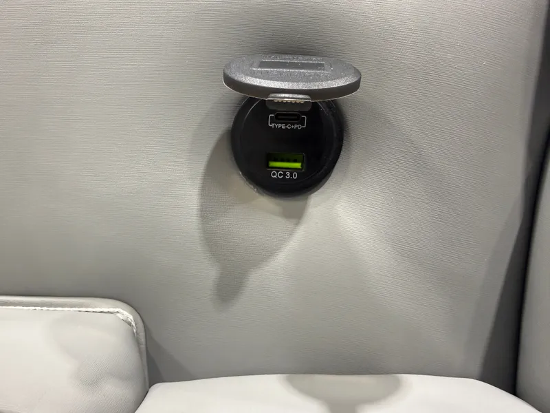 Slide: The Image of Tahoe LTZ 2385 VRB Swingback 2026 - 29