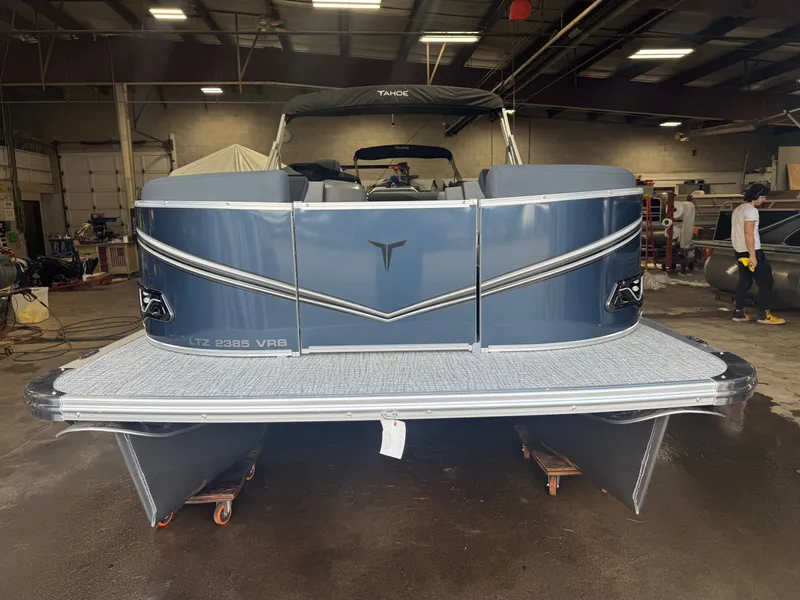 Slide: The Image of Tahoe LTZ 2385 VRB Swingback 2026 - 34