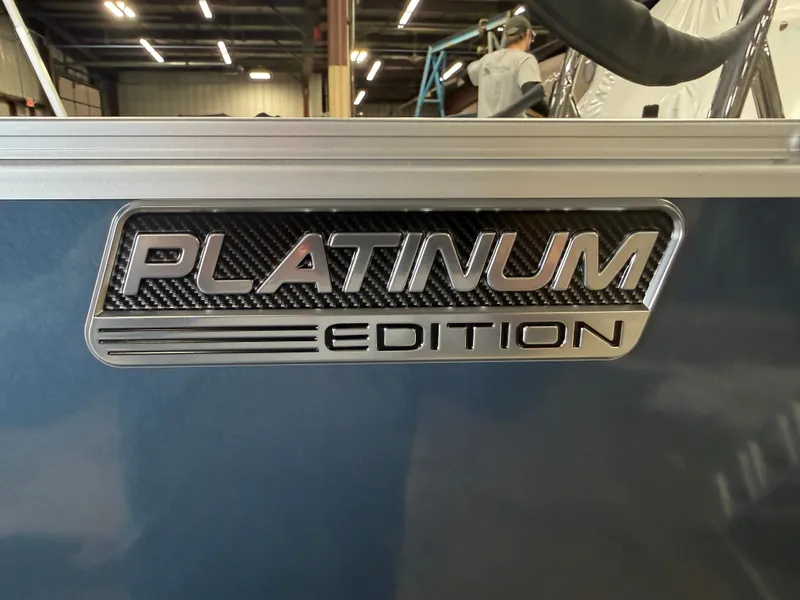 Slide: The Image of Tahoe LTZ 2385 VRB Swingback 2026 - 38