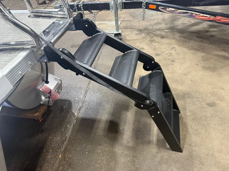 Slide: The Image of Tahoe LTZ 2385 VRB Swingback 2026 - 44