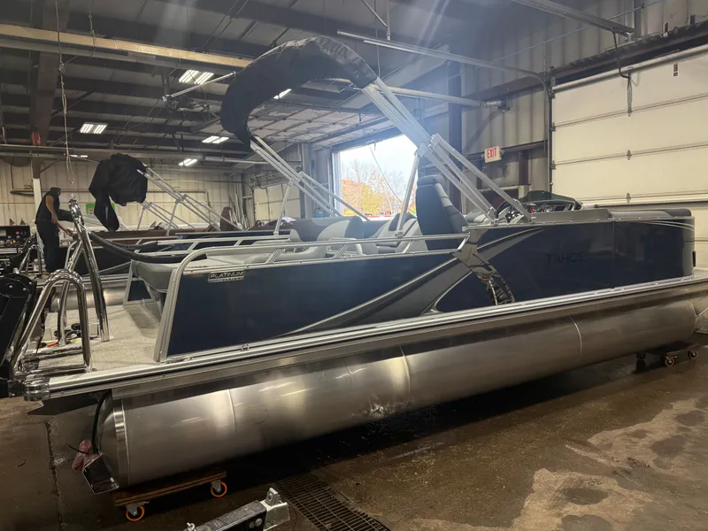 Slide: The Image of Tahoe LTZ 2385 VRB Swingback 2026 - 45