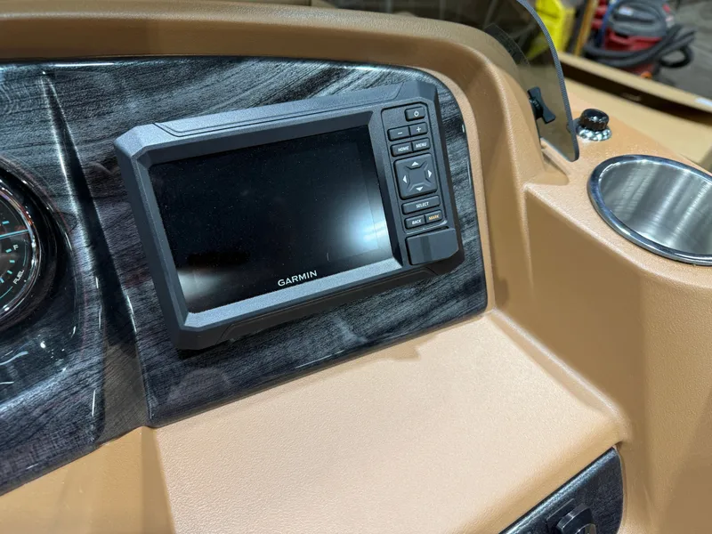 Slide: The Image of Tahoe LTZ 2385 Swingback (VRL) Tritoon & Honda 4-Stroke EFI 2025 - 14