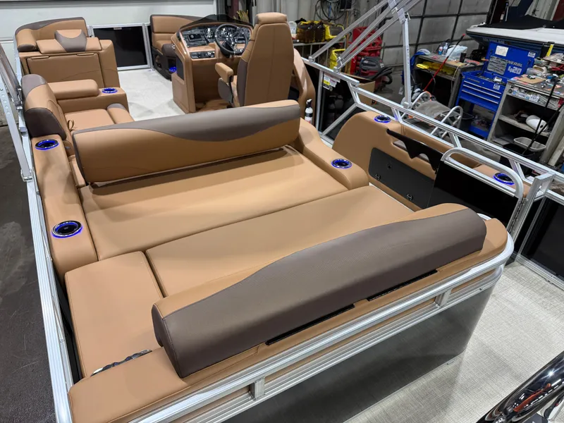 Slide: The Image of Tahoe LTZ 2385 Swingback (VRL) Tritoon & Honda 4-Stroke EFI 2025 - 20