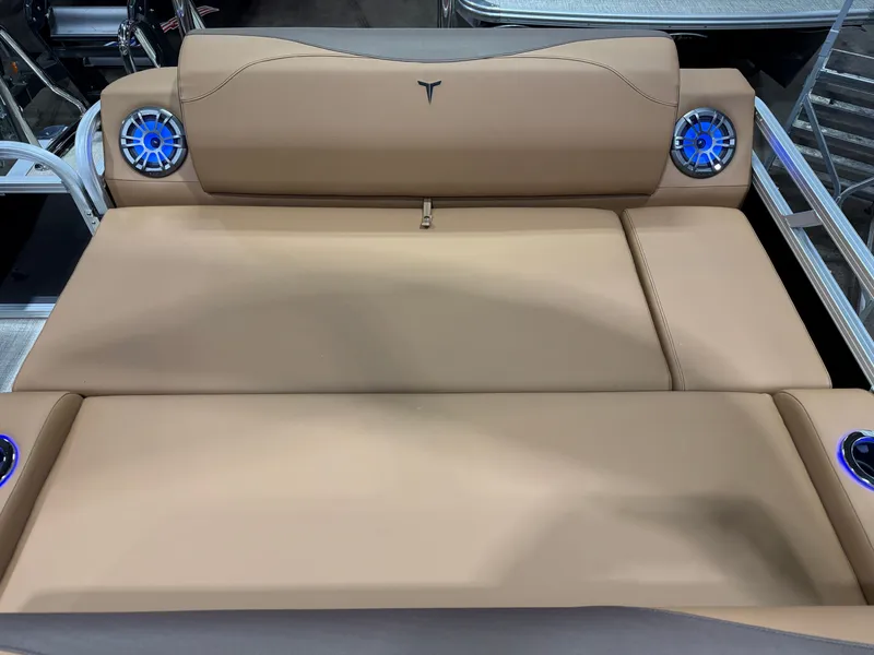 Slide: The Image of Tahoe LTZ 2385 Swingback (VRL) Tritoon & Honda 4-Stroke EFI 2025 - 23