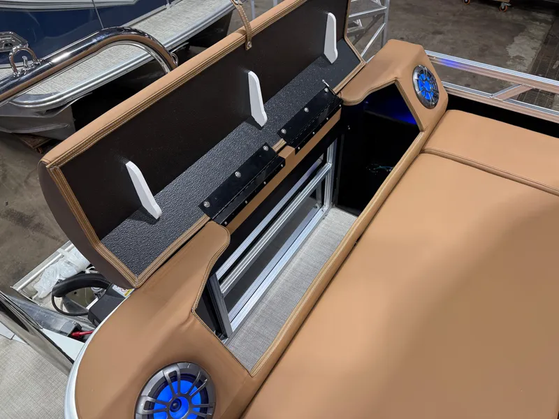 Slide: The Image of Tahoe LTZ 2385 Swingback (VRL) Tritoon & Honda 4-Stroke EFI 2025 - 24