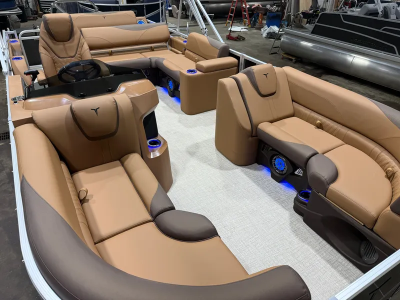 Slide: The Image of Tahoe LTZ 2385 Swingback (VRL) Tritoon & Honda 4-Stroke EFI 2025 - 33