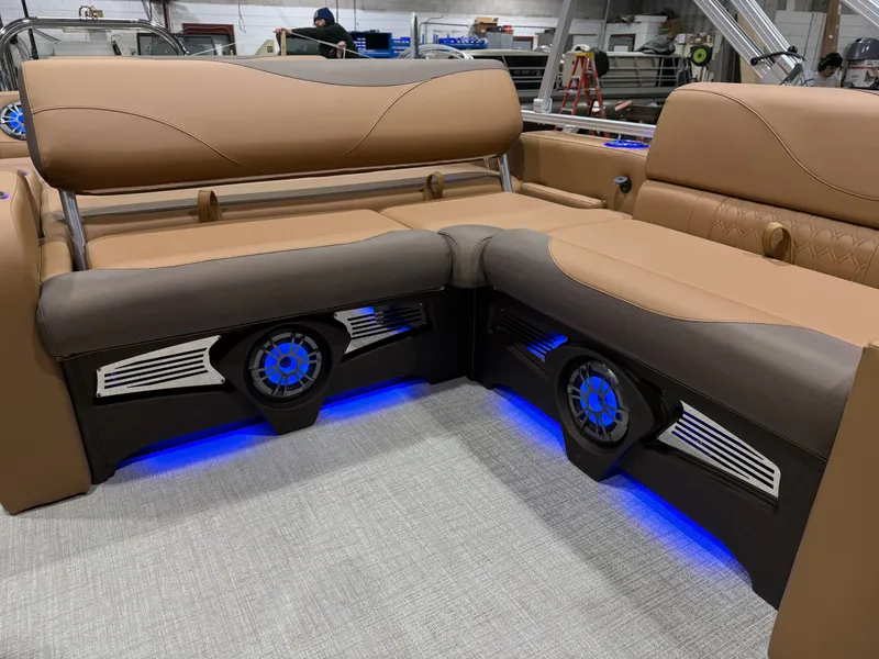 Slide: The Image of Tahoe LTZ 2385 Swingback (VRL) Tritoon & Honda 4-Stroke EFI 2025 - 34