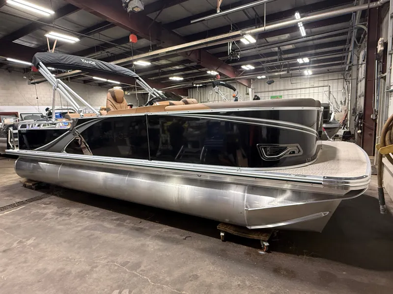 Slide: The Image of Tahoe LTZ 2385 Swingback (VRL) Tritoon & Honda 4-Stroke EFI 2025 - 49