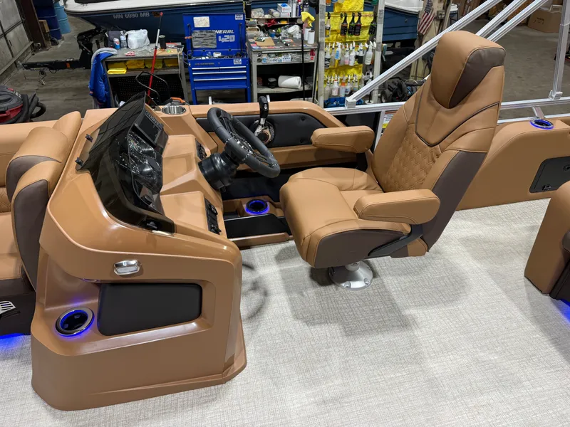 Slide: The Image of Tahoe LTZ 2385 Swingback (VRL) Tritoon & Honda 4-Stroke EFI 2025 - 9