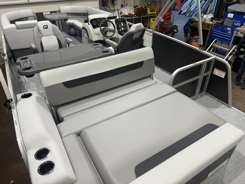 Slide: The Image of Princecraft Vectra 23 RL SS Swingback Tritoon & Mercury 4-Stroke EFI 2026 - 18