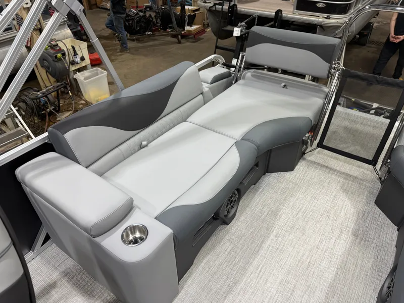 Slide: The Image of Tahoe LTZ 115HP QLS 2385 Quad Lounge Shift 2026 - 18