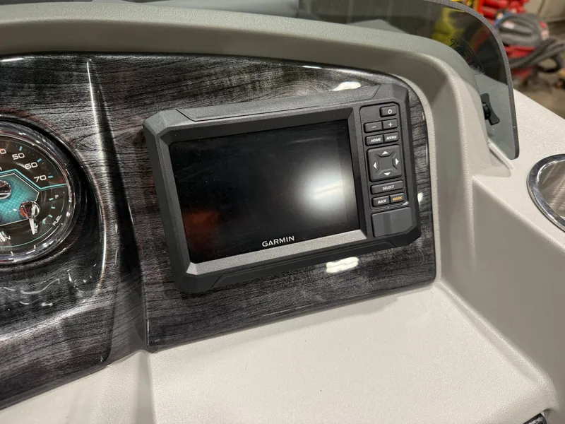 Slide: The Image of Tahoe LTZ 2385 Quad Lounge Shift SS & Honda 4-Stroke EFI 2026 - 15