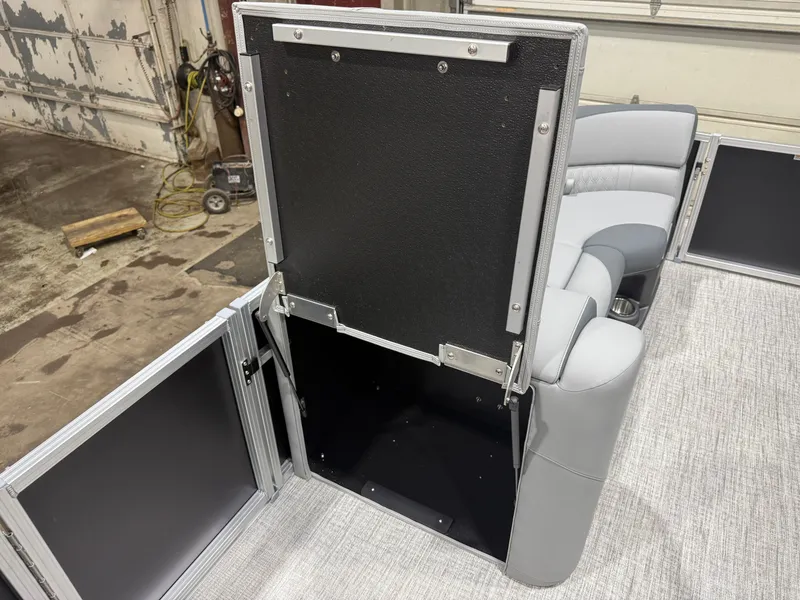 Slide: The Image of Tahoe LTZ 2385 Quad Lounge Shift SS & Honda 4-Stroke EFI 2026 - 26