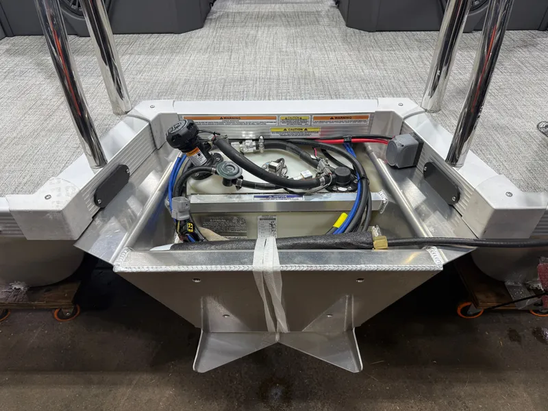 Slide: The Image of Tahoe LTZ 2385 Quad Lounge Shift SS & Honda 4-Stroke EFI 2026 - 40