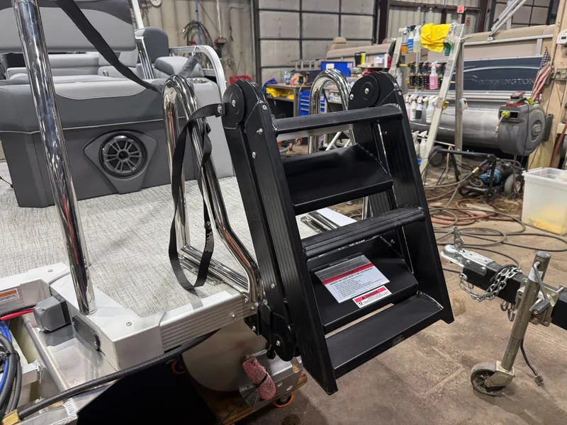 Slide: The Image of Tahoe LTZ 2385 Quad Lounge Shift SS & Honda 4-Stroke EFI 2026 - 42