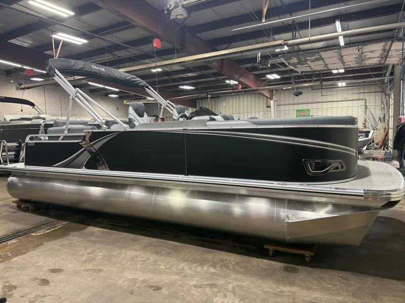 Slide: The Image of Tahoe LTZ 2385 Quad Lounge Shift SS & Honda 4-Stroke EFI 2026 - 45