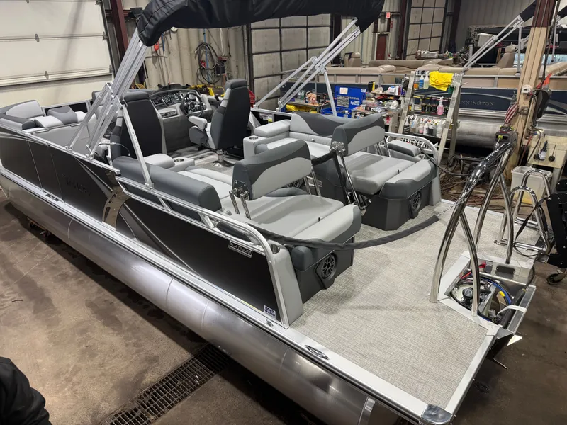 Slide: The Image of Tahoe LTZ 2385 Quad Lounge Shift SS & Honda 4-Stroke EFI 2026 - 46