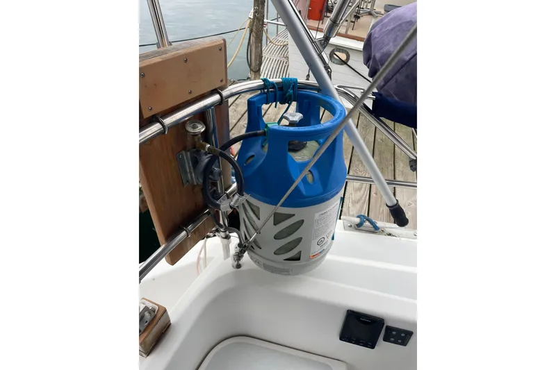 Slide: The Image of Propane tank setup on 1989 Hunter 35.5 sailboat deck. - 7