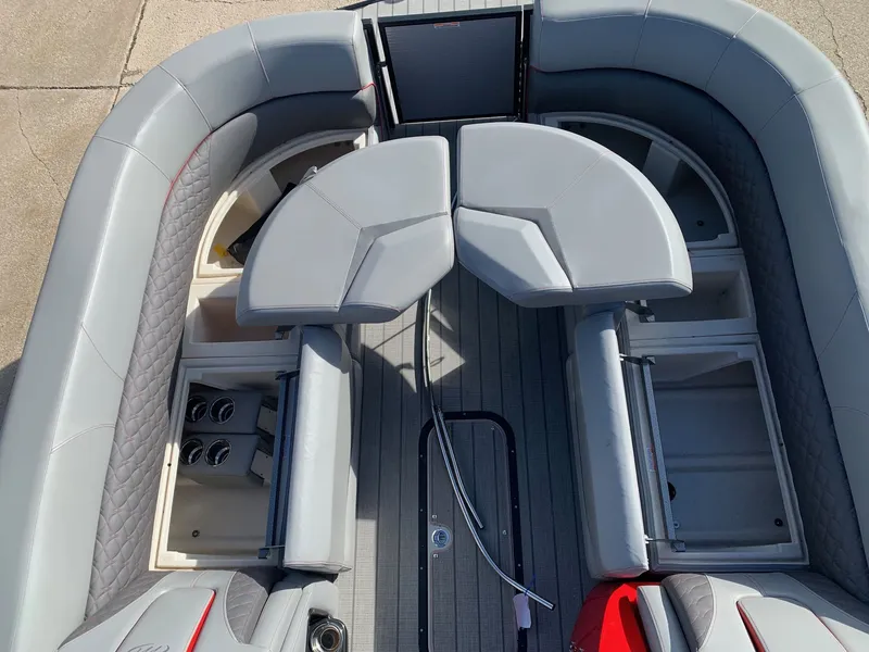 Slide: The Image of Manitou LX 27 Rear Facing X-Treme (RFX) Twins 2023 - 10