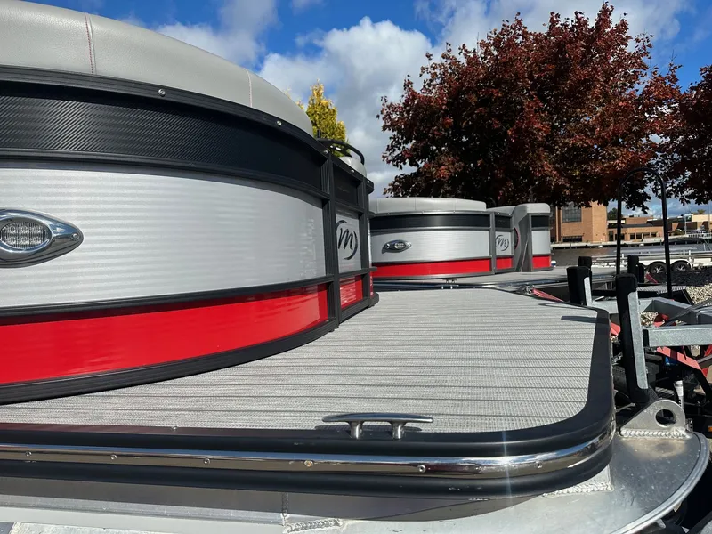 Slide: The Image of Manitou LX 27 Rear Facing X-Treme (RFX) Twins 2023 - 4