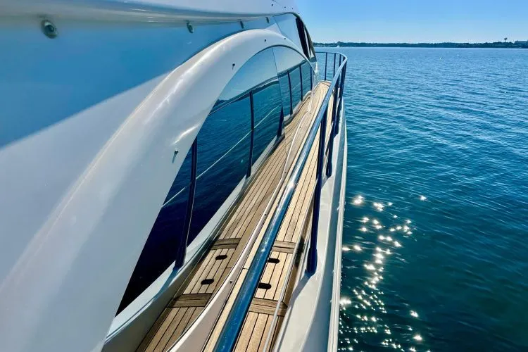 Slide: The Image of 2011 Azimut Fly 53 - Image 11 - 11