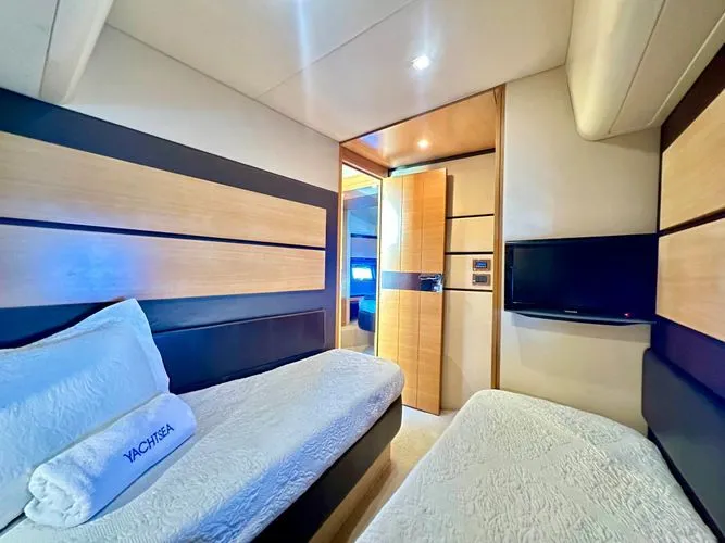 Slide: The Image of 2011 Azimut Fly 53 - Image 43 - 43