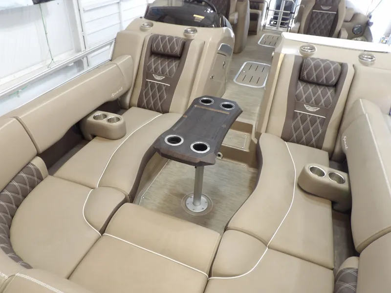 Slide: The Image of Bennington 24 BOWRIDER FASTBACK 2020 - 15