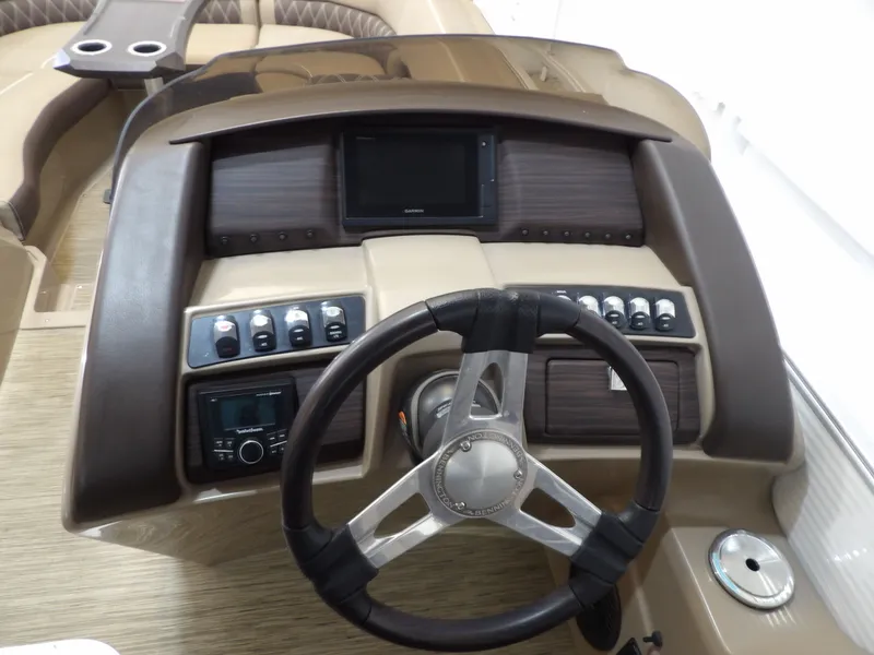 Slide: The Image of Bennington 24 BOWRIDER FASTBACK 2020 - 22