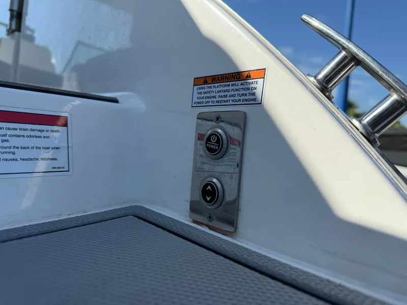 Slide: The Image of Chaparral 30SURF 2023 - 11