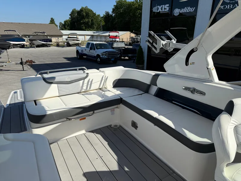 Slide: The Image of Chaparral 30SURF 2023 - 15