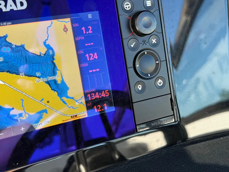 Slide: The Image of Chaparral 30SURF 2023 - 20