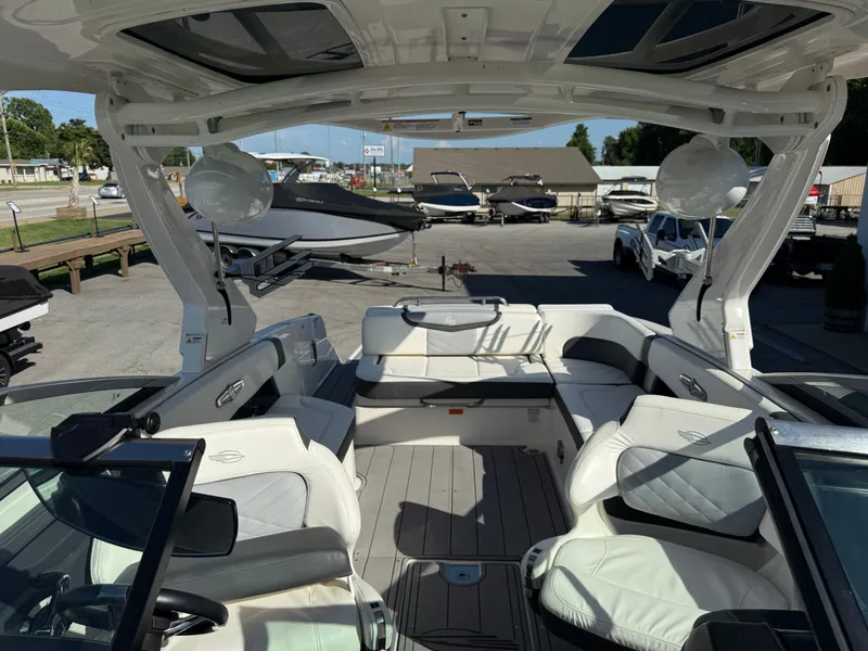 Slide: The Image of Chaparral 30SURF 2023 - 28