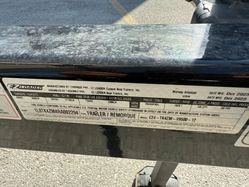 Slide: The Image of Chaparral 30SURF 2023 - 33