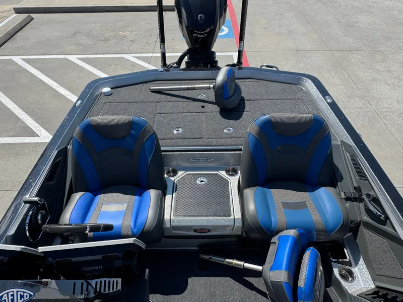 Slide: The Image of 2019 Ranger Z520L boat interior with blue seats and fishing equipment. - 17
