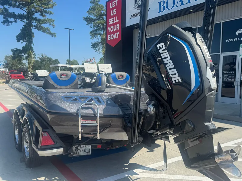 Slide: The Image of 2019 Ranger Z520L boat with Evinrude engine parked outside a dealership. - 7