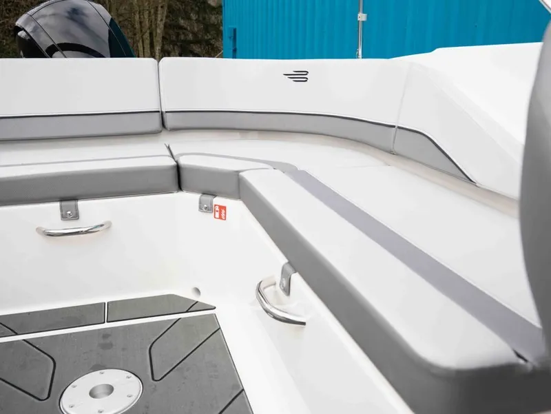 Slide: The Image of Bayliner V20 2026 - 12