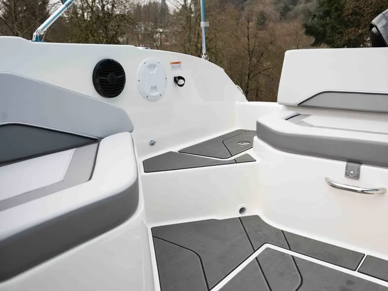 Slide: The Image of Bayliner V20 2026 - 13