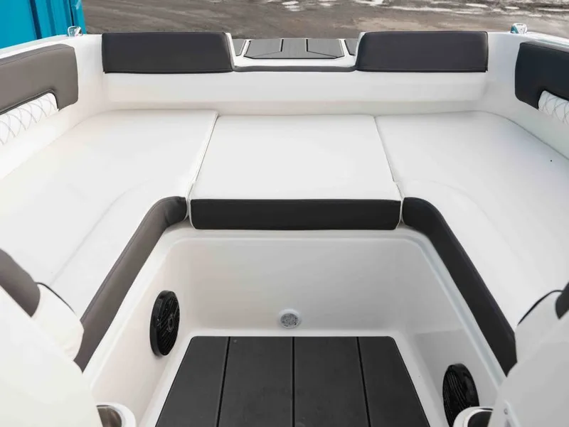 Slide: The Image of Bayliner D22I 2026 - 10