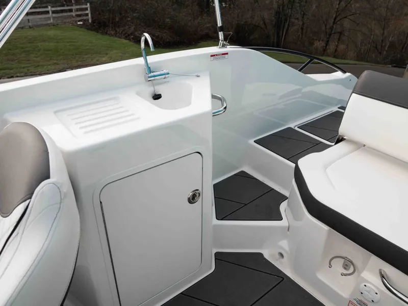 Slide: The Image of Bayliner D22I 2026 - 14