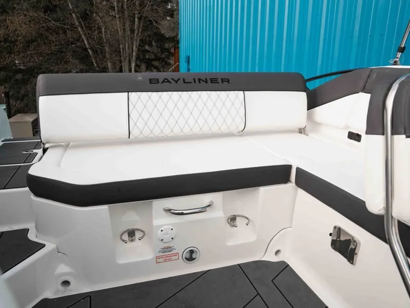 Slide: The Image of Bayliner D22I 2026 - 15