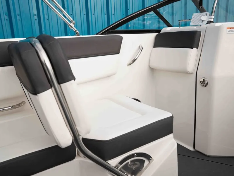 Slide: The Image of Bayliner D22I 2026 - 8