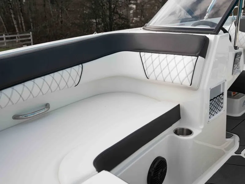 Slide: The Image of Bayliner D22I 2026 - 9