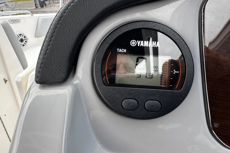 Slide: The Image of Yamaha tachometer on 2023 Chaparral 21 SSi OB boat dashboard. - 19