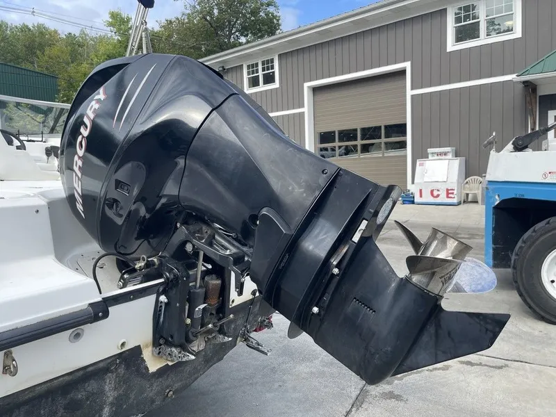 Slide: The Image of Boston Whaler Ventura 180 2006 - 4